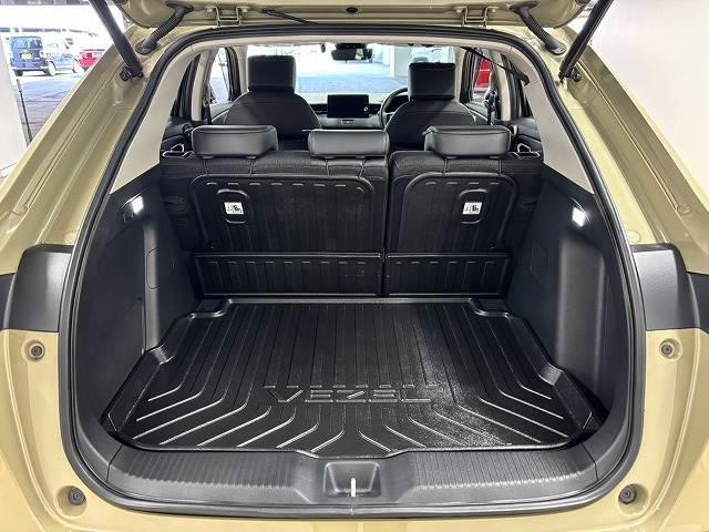 ヴェゼル e:HEV Z 全周囲/プレミアムオーディオ/9インチナビ/ワンオーナー/衝突軽減ブレーキ/追従クルコン/レーンキープアシスト/パワーバックドア/クリアランスソナー/シートヒーター/BSM/ETC/LEDヘッドライト(13枚目)