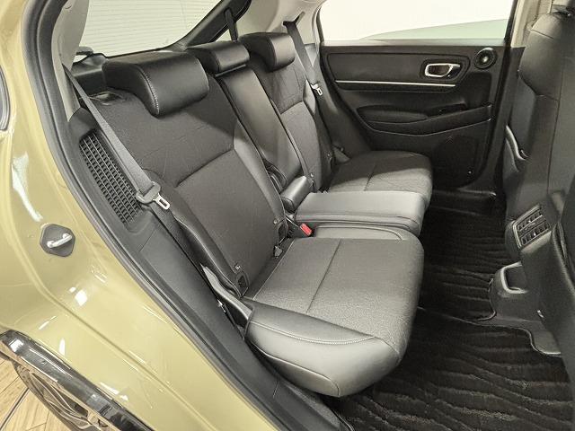 ヴェゼル e:HEV Z 全周囲/プレミアムオーディオ/9インチナビ/ワンオーナー/衝突軽減ブレーキ/追従クルコン/レーンキープアシスト/パワーバックドア/クリアランスソナー/シートヒーター/BSM/ETC/LEDヘッドライト(44枚目)