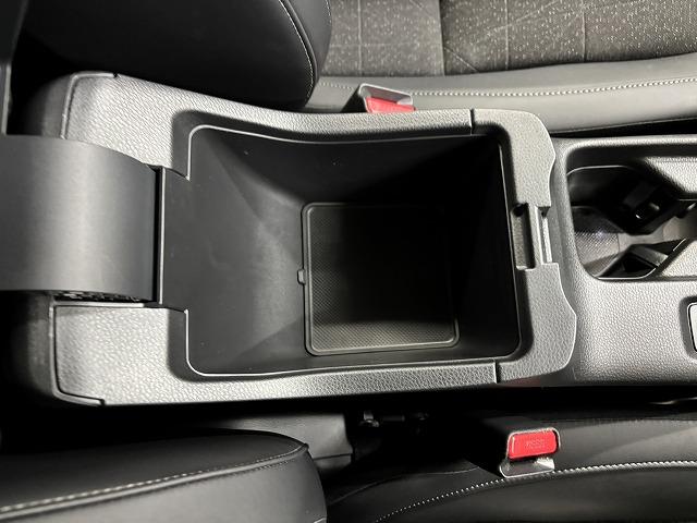 ヴェゼル e:HEV Z 全周囲/プレミアムオーディオ/9インチナビ/ワンオーナー/衝突軽減ブレーキ/追従クルコン/レーンキープアシスト/パワーバックドア/クリアランスソナー/シートヒーター/BSM/ETC/LEDヘッドライト(57枚目)