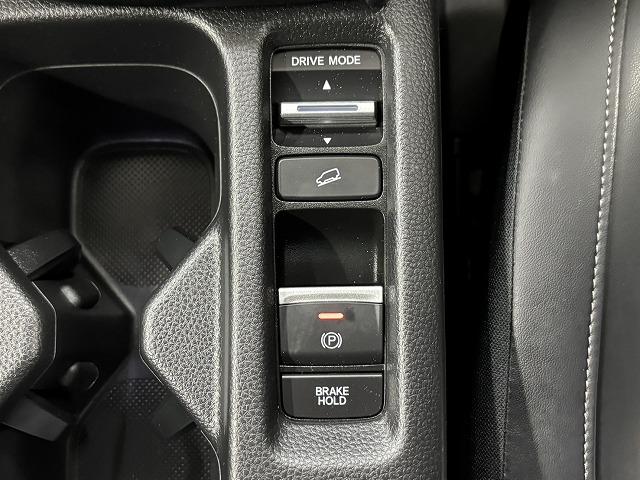 ヴェゼル e:HEV Z 全周囲/プレミアムオーディオ/9インチナビ/ワンオーナー/衝突軽減ブレーキ/追従クルコン/レーンキープアシスト/パワーバックドア/クリアランスソナー/シートヒーター/BSM/ETC/LEDヘッドライト(62枚目)