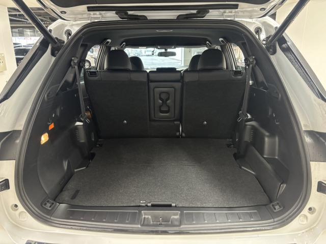 アウトランダーPHEV P BOSE/セミアニリン革/全周囲/純正9型ナビ地デジ/レーダークルコン/BSM/パワーシート/シートヒーター/ステアリングヒーター/パワーバックドア/AC1500W/ETC/LEDヘッドライト(28枚目)