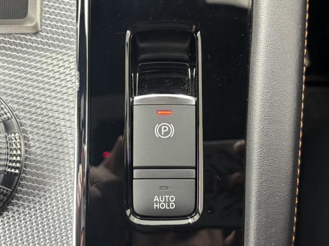 アウトランダーPHEV P BOSE/セミアニリン革/全周囲/純正9型ナビ地デジ/レーダークルコン/BSM/パワーシート/シートヒーター/ステアリングヒーター/パワーバックドア/AC1500W/ETC/LEDヘッドライト(39枚目)