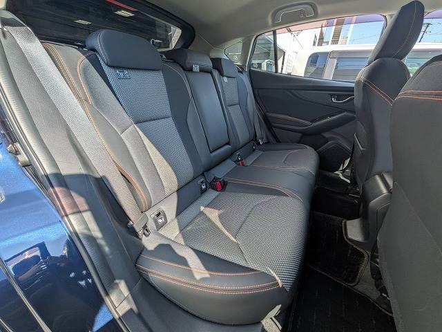 �Z�J���h�V�[�g�͑�l��l������Ă��\���ȃX�y�[�X���m�ۂ���Ă���܂��B