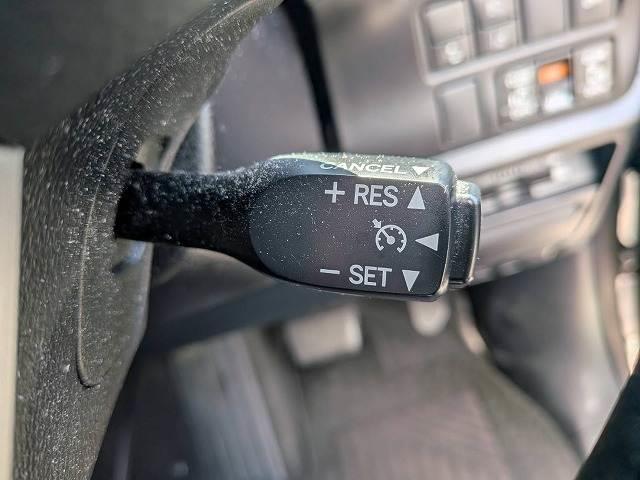 �y�N���[�Y�R���g���[���z�A�N�Z���y�_���𓥂܂��ɐݒ肵���ԑ���ۂ����o���܂��B�����^�]�⃍���O�h���C�u�Ŋ��􂵂܂��B