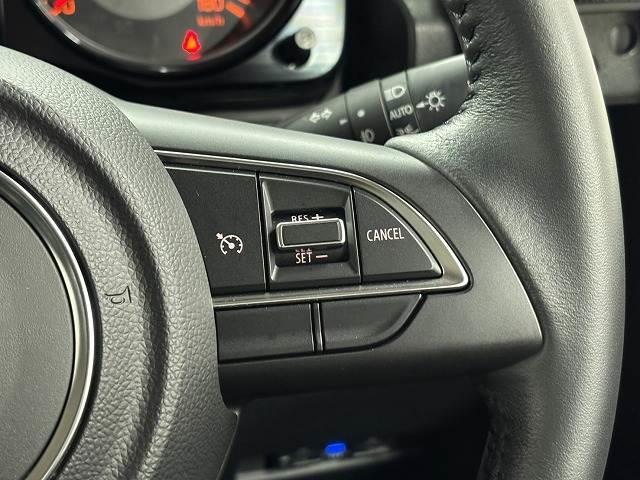 �y�N���[�Y�R���g���[���z�A�N�Z���y�_���𓥂܂��ɐݒ肵���ԑ���ۂ����o���܂��B�����^�]�⃍���O�h���C�u�Ŋ��􂵂܂��B