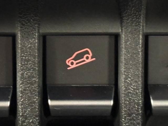 �y�q���f�B�Z���g�R���g���[���z�G���W���u���[�L�����ł͏\���Ɍ����ł��Ȃ������ł̑��s���ɁA�u���[�L�y�_���𓥂ނ��ƂȂ��ԑ������ɕۂ悤�x������@�\�ł��B