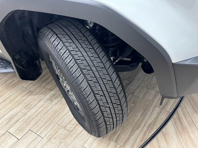 ＶＸ　サンルーフ／デジタルミラー／純正１２．３インチナビ／全周囲カメラ／地デジ／Ａｐｐｌｅ　ＣａｒＰｌａｙ／トヨタセーフティセンス／追従クルコン／パワーバックドア／ＢＳＭ／ＥＴＣ／ベンチレーション／ＬＥＤ（画像32）