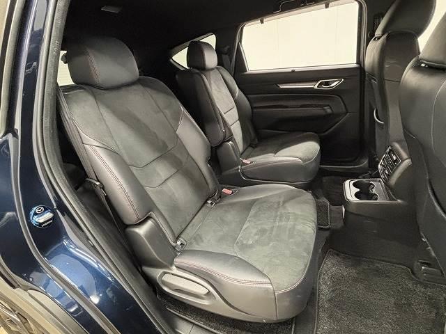 ２５Ｓ　ブラックトーンエディション　６人乗り／純正１０．２５インチナビ／全周囲カメラ／Ａｐｐｌｅ　ＣａｒＰｌａｙ／前後席シートヒーター／ステアリングヒーター／ワイヤレス充電／追従クルコン／パワーバックドア／パワーシート／シートメモリー（画像11）