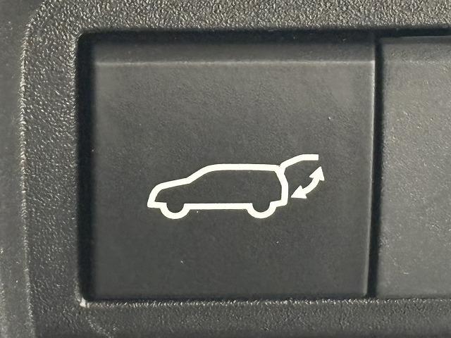 ヤリスクロス Ｚ　ワンオーナー／パワーバックドア／純正８インチＤオーディオ／レーダークルコン／レーンキープアシスト／シートヒーター／ステアリングヒーター／ＢＳＭ／ＥＴＣ／スマートキー／プッシュスタート（7枚目）