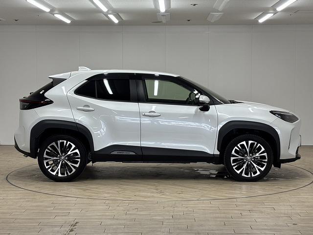 ヤリスクロス Ｚ　ワンオーナー／パワーバックドア／純正８インチＤオーディオ／レーダークルコン／レーンキープアシスト／シートヒーター／ステアリングヒーター／ＢＳＭ／ＥＴＣ／スマートキー／プッシュスタート（25枚目）