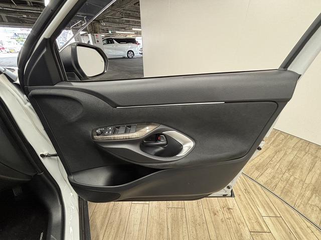 ヤリスクロス Ｚ　ワンオーナー／パワーバックドア／純正８インチＤオーディオ／レーダークルコン／レーンキープアシスト／シートヒーター／ステアリングヒーター／ＢＳＭ／ＥＴＣ／スマートキー／プッシュスタート（37枚目）