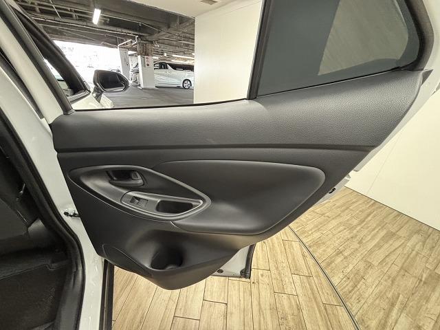 ヤリスクロス Ｚ　ワンオーナー／パワーバックドア／純正８インチＤオーディオ／レーダークルコン／レーンキープアシスト／シートヒーター／ステアリングヒーター／ＢＳＭ／ＥＴＣ／スマートキー／プッシュスタート（41枚目）