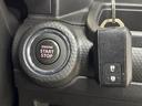 【スマートキー】車内へのアクセスやエンジン始動が楽々に行える今や必須アイテムのキー複製防止の「イモビライザー」まで備わっております。