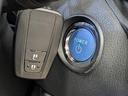 【スマートキー】車内へのアクセスやエンジン始動が楽々に行える今や必須アイテムのキー複製防止の「イモビライザー」まで備わっております。