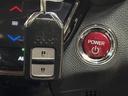 【スマートキー】車内へのアクセスやエンジン始動が楽々に行える今や必須アイテムのキー複製防止の「イモビライザー」まで備わっております。