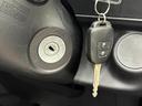 【キーレス】離れた場所からでも車のドアの解錠・施錠ができます。