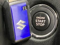 【スマートキー】車内へのアクセスやエンジン始動が楽々に行える今や必須アイテムのキー複製防止の「イモビライザー」まで備わっております。 6