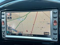 【純正ナビ】一体感のあるナビは、高級感ある車内を演出してくれます。Ｂｌｕｅｔｏｏｔｈ再生などオーディオ機能も充実しておりますので、運転もより楽しめます♪ 3