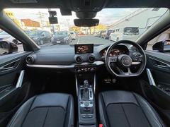 見通しの良いコックピットは普段のドライブに最適。運転しやすいお車となります。 2