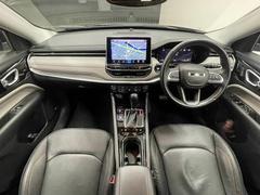 見通しの良いコックピットは普段のドライブに最適。運転しやすいお車となります。 2