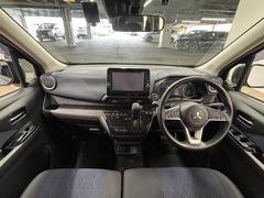 見通しの良いコックピットは普段のドライブに最適。運転しやすいお車となります。 2