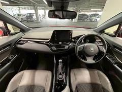 見通しの良いコックピットは普段のドライブに最適。運転しやすいお車となります。 2
