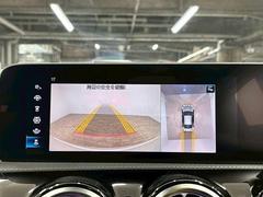 【全方位モニター】　クルマを上空から見下ろしているかのように、直感的に周囲の状況を把握できます。 4
