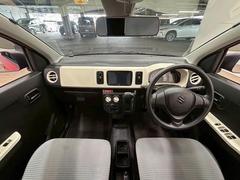 見通しの良いコックピットは普段のドライブに最適。運転しやすいお車となります。 2