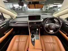 見通しの良いコックピットは普段のドライブに最適。運転しやすいお車となります。 2