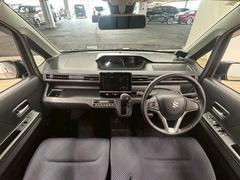 見通しの良いコックピットは普段のドライブに最適。運転しやすいお車となります。 2