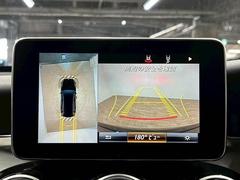 【全方位モニター】　クルマを上空から見下ろしているかのように、直感的に周囲の状況を把握できます。 4