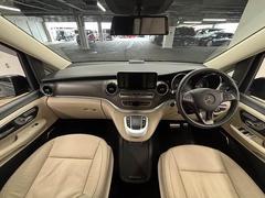 見通しの良いコックピットは普段のドライブに最適。運転しやすいお車となります。 2