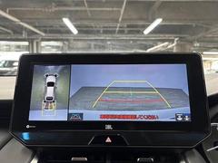 【全方位モニター】　クルマを上空から見下ろしているかのように、直感的に周囲の状況を把握できます。 4