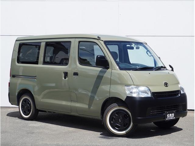 ライトエースバン ＧＬ　ライトエース／ＧＬ／ガソリン車／オリジナル内装架装／ドライブレコーダー／ＲＥＶＯシート／ストラーダ／７インチナビゲーション／収納付きベットキット／床フローリング施工／天井レザー張り替え／天井ＬＥＤ照明（7枚目）