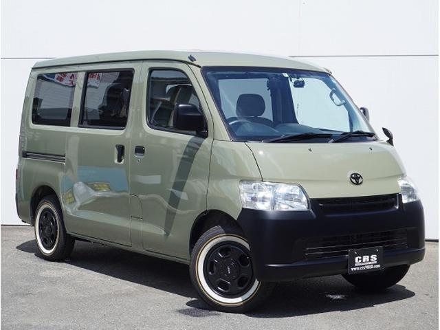 ライトエースバン ＧＬ　ライトエース／ＧＬ／ガソリン車／オリジナル内装架装／ドライブレコーダー／ＲＥＶＯシート／ストラーダ／７インチナビゲーション／収納付きベットキット／床フローリング施工／天井レザー張り替え／天井ＬＥＤ照明（9枚目）