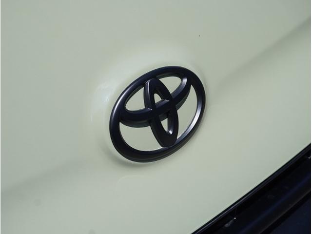 ライトエースバン ＧＬ　ライトエース／ＧＬ／ガソリン車／オリジナル内装架装／ドライブレコーダー／ＲＥＶＯシート／ストラーダ／７インチナビゲーション／収納付きベットキット／床フローリング施工／天井レザー張り替え／天井ＬＥＤ照明（18枚目）