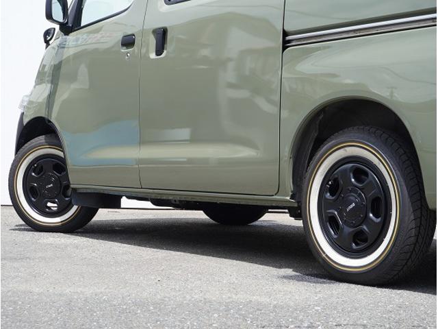 ライトエースバン ＧＬ　ライトエース／ＧＬ／ガソリン車／オリジナル内装架装／ドライブレコーダー／ＲＥＶＯシート／ストラーダ／７インチナビゲーション／収納付きベットキット／床フローリング施工／天井レザー張り替え／天井ＬＥＤ照明（26枚目）