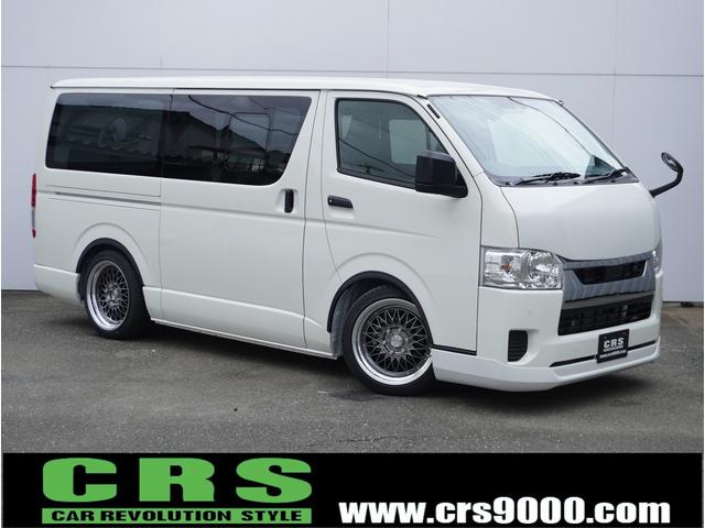 ハイエースバン DX GLパッケージ ハイエース/新車未登録/DX-GLPKG/GS2WD/3/6人乗り//DX-GLパッケージ/CRSカスタム/バットパネル/3インチローダウン/フロントリップVer4/ESSEXホイール/ENCM-18(2枚目)