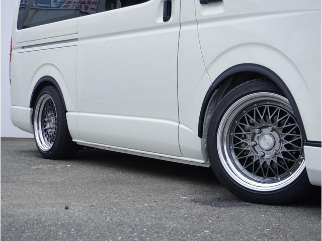 ハイエースバン DX GLパッケージ ハイエース/新車未登録/DX-GLPKG/GS2WD/3/6人乗り//DX-GLパッケージ/CRSカスタム/バットパネル/3インチローダウン/フロントリップVer4/ESSEXホイール/ENCM-18(10枚目)