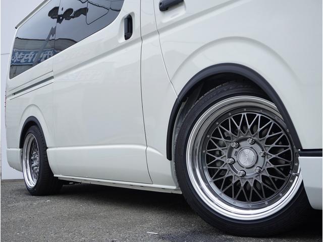 ハイエースバン DX GLパッケージ ハイエース/新車未登録/DX-GLPKG/GS2WD/3/6人乗り//DX-GLパッケージ/CRSカスタム/バットパネル/3インチローダウン/フロントリップVer4/ESSEXホイール/ENCM-18(16枚目)