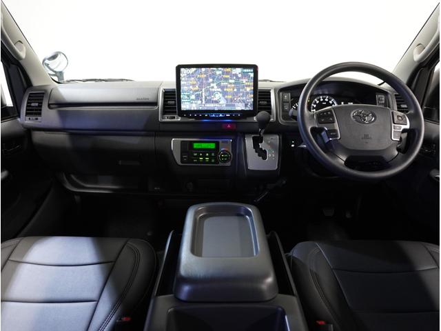 ハイエースバン スーパーＧＬ　新車未登録／Ｓ－ＧＬ／ハイエース／２ＷＤ／ディーゼル／アースカラー／アーバンカーキー／ＡＬＰＩＮＥ／フローティングメＢＩＧ　Ｘ／パノラミックビューモニター／デジタルインナーミラー（3枚目）