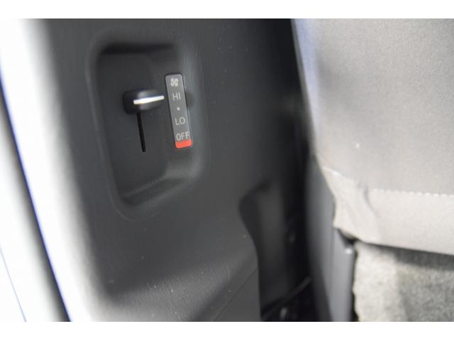 ハイエースバン ＤＸ　新車未登録／ＤＸ／ライトイエロー／ディーゼル／２ＷＤ／デジタルインナーミラー／パノラミックビューモニター／ＥＳＳＥＸ／１７インチホイール／バッドパネル／パナソニックナビ／ストラーダ／ＣＲＳカスタム（52枚目）