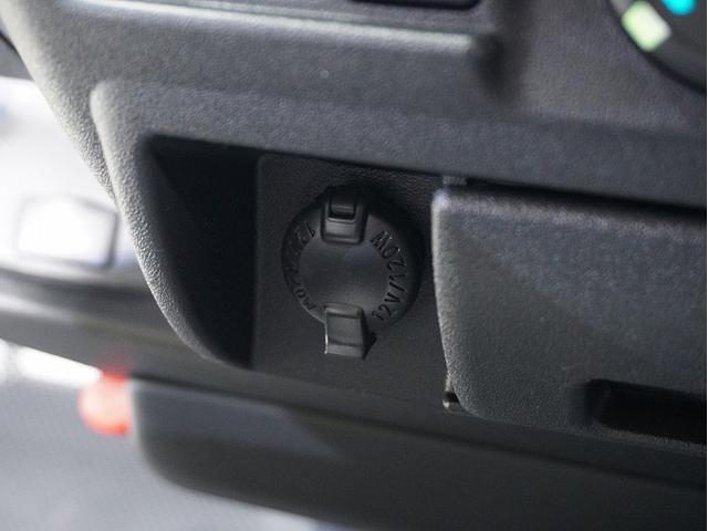 ハイエースバン ロングＤＸ　新車未登録／ＤＸ／２ＷＤ／ガソリン車／３／６人乗り／９ｋｍ／ＣＲＳ／ＥＳＳＥＥＸ／バッドパネル／２インチローダウン／カロッツェリア／楽ナビ／デジタルインナーミラー／ＥＴＣ／パノラミックビューモニター（54枚目）