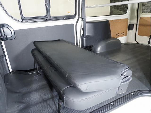 ハイエースバン ロングＤＸ　新車未登録／ＤＸ／２ＷＤ／ガソリン車／３／６人乗り／９ｋｍ／ＣＲＳ／ＥＳＳＥＥＸ／バッドパネル／２インチローダウン／カロッツェリア／楽ナビ／デジタルインナーミラー／ＥＴＣ／パノラミックビューモニター（60枚目）