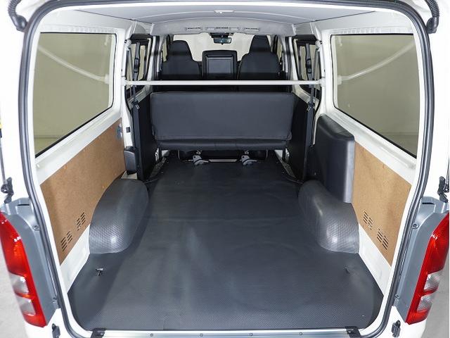 ハイエースバン ロングＤＸ　新車未登録／ＤＸ／２ＷＤ／ガソリン車／３／６人乗り／９ｋｍ／ＣＲＳ／ＥＳＳＥＥＸ／バッドパネル／２インチローダウン／カロッツェリア／楽ナビ／デジタルインナーミラー／ＥＴＣ／パノラミックビューモニター（65枚目）