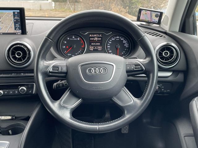 ���p�h���V�t�g�E�N���[�Y�R���g���[���t���X�e�A�����O���X�e�A�����O�X�C�b�`�ɂ��I�[�f�B�I�̑I�Ȃ�{�����[�������Ȃǂ��y�X�ł��܂���