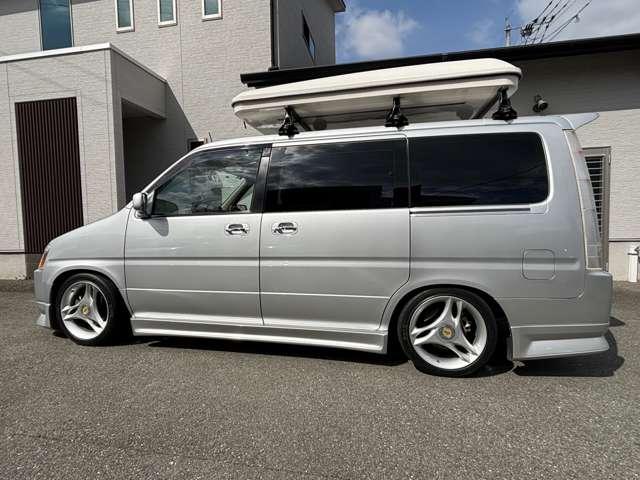 ステップワゴン Ｇ　２．０Ｇ　８人乗り　車検令和８年９月まで　回転対座　ダブルサンルーフ　ワンオーナー車　２１０００キロ　社外エアロ　ポップアップテント　エアコン（3枚目）