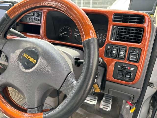 ステップワゴン Ｇ　２．０Ｇ　８人乗り　車検令和８年９月まで　回転対座　ダブルサンルーフ　ワンオーナー車　２１０００キロ　社外エアロ　ポップアップテント　エアコン（12枚目）