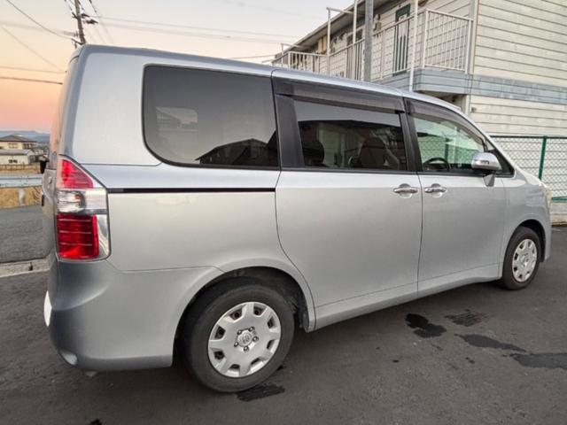 ノア X スマートエディション 8人乗 フリップダウンモニター バックカメラ Bluetooth ナビ TV 両側電動スライドドア オートライト スマートキー 電動格納ミラー 3列シート ウォークスルー CVT CD DVD再生(7枚目)