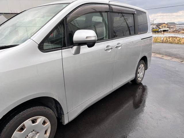 ノア X スマートエディション 8人乗 フリップダウンモニター バックカメラ Bluetooth ナビ TV 両側電動スライドドア オートライト スマートキー 電動格納ミラー 3列シート ウォークスルー CVT CD DVD再生(10枚目)